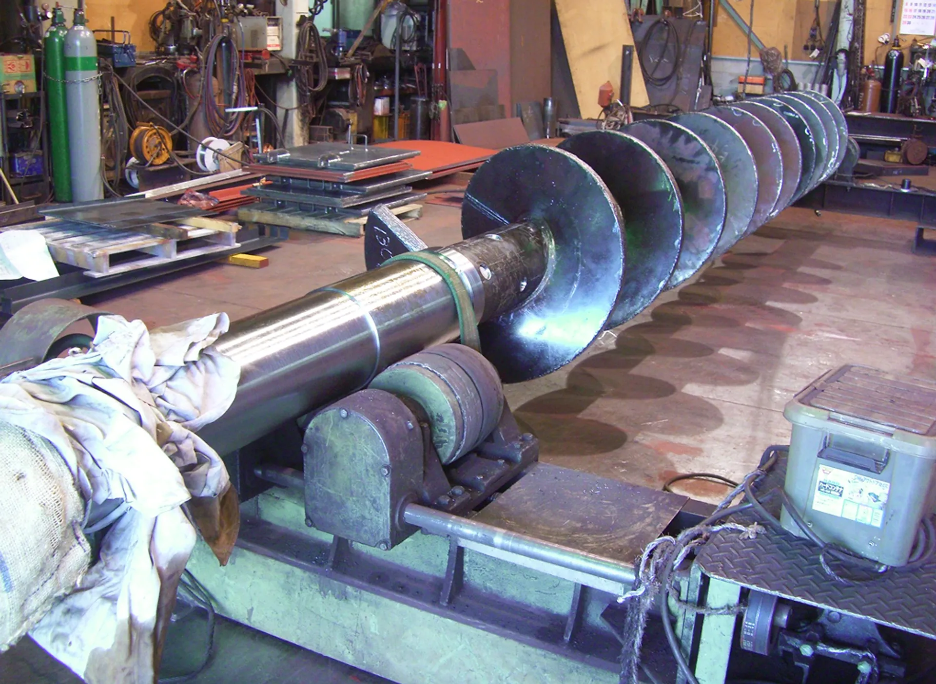 スクリュー軸(羽部25t.  φ700)