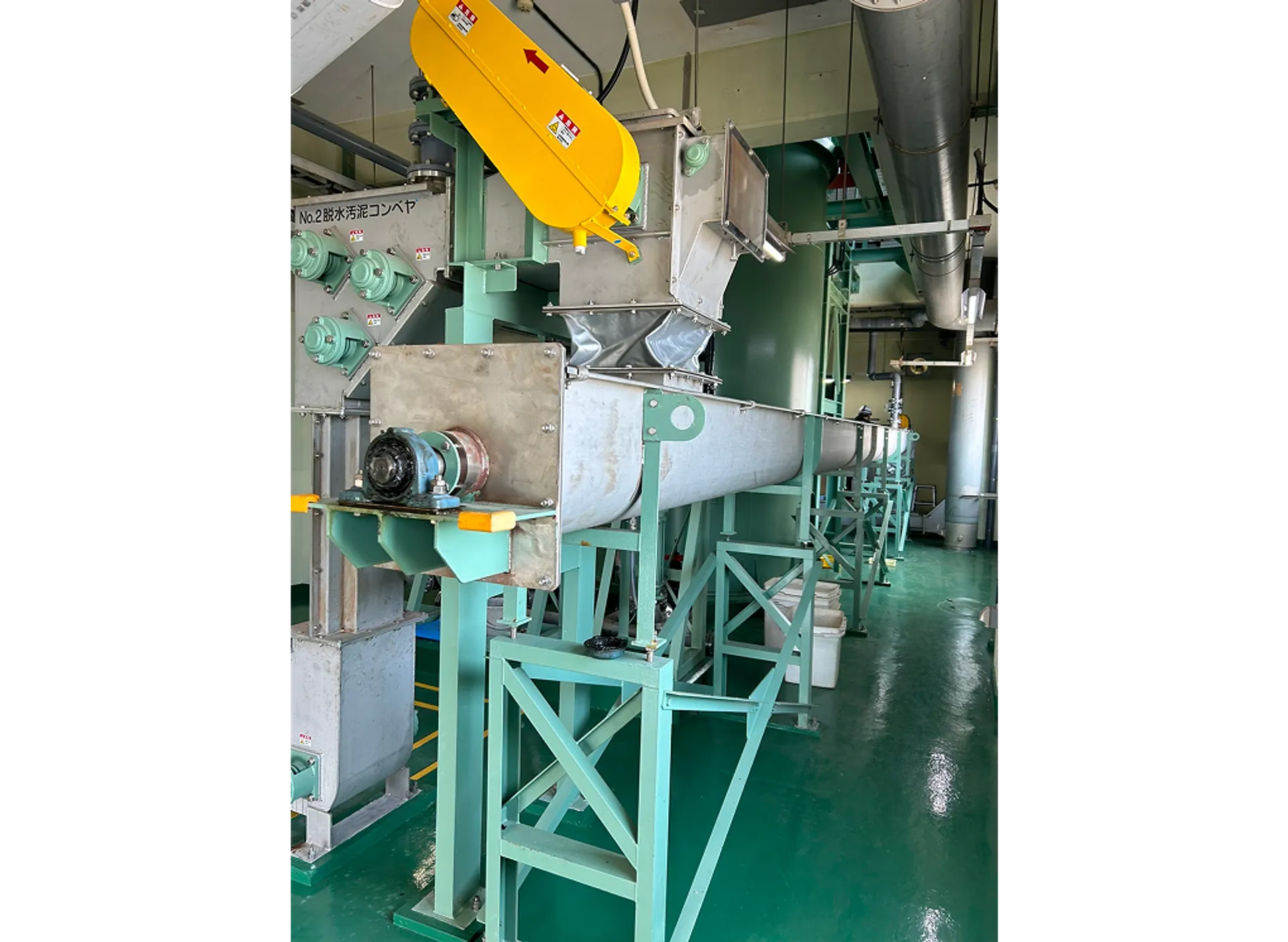 脱水汚泥コンベヤ